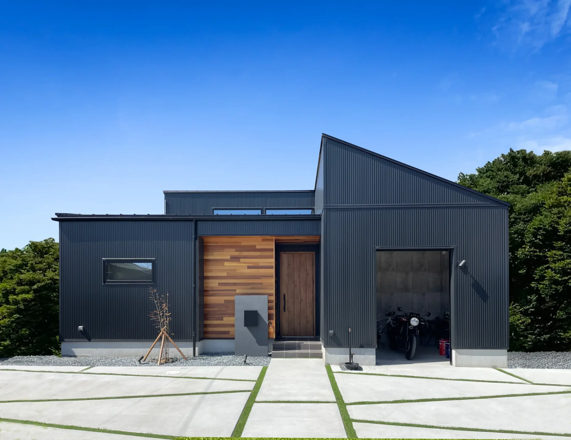 憧れのインナーガレージ ブルックリンスタイルの平屋